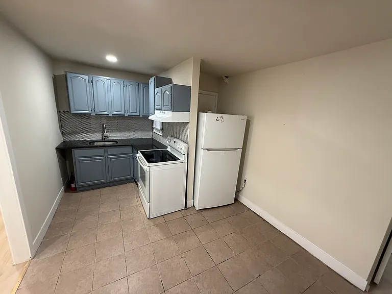 2 bed, 1.0 bath, 520 sqft, $1,300 — Photo 7