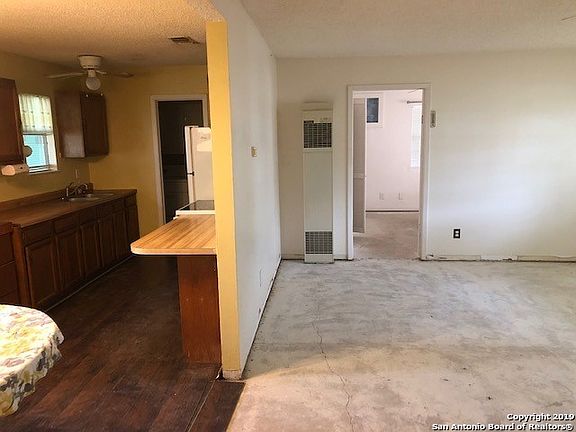 3rd image of 148 Shawn Ln