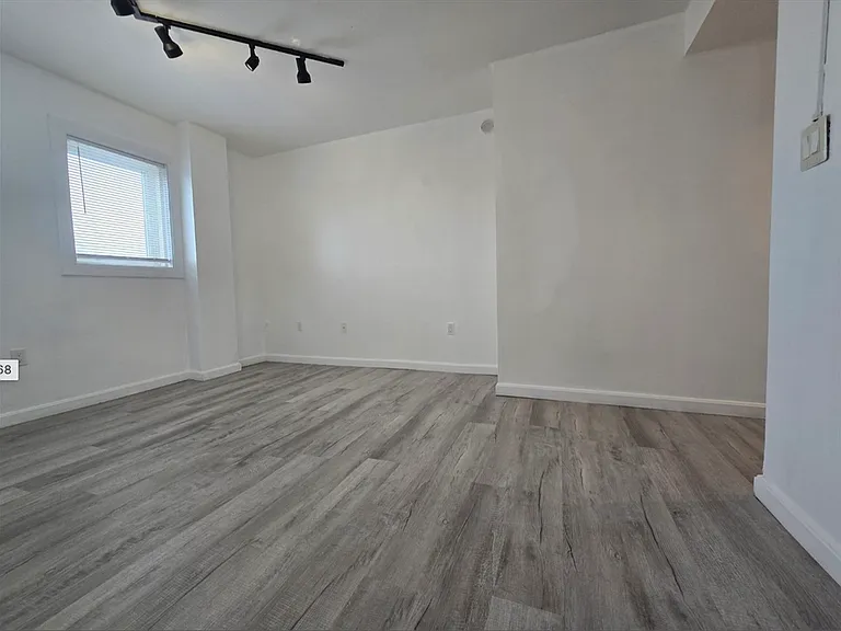 165 Cottage St #706 — Photo 6