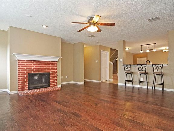 4th image of 1563 Thornhill Ln