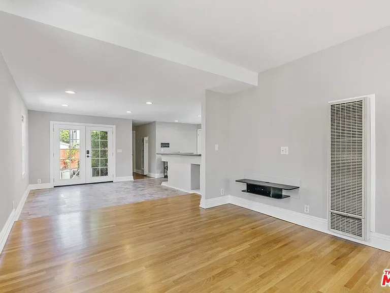 4058 Wade St — Photo 8