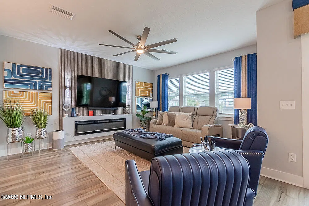 3 bed, 2.5 bath, 1915 sqft, $3,200 — Photo 3