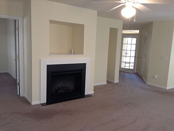 5th image of 1414 Willoughby Park Ct Unit 1