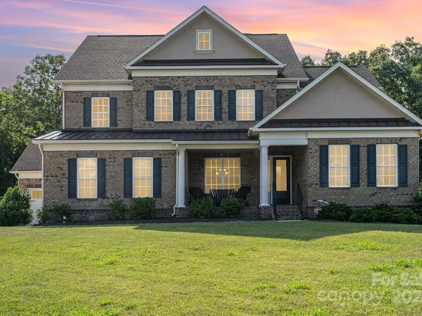1402 Smoketree Ct, Waxhaw, NC 28173