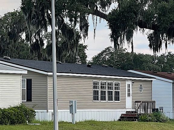 4th image of 1003 Lucy Ln #1003