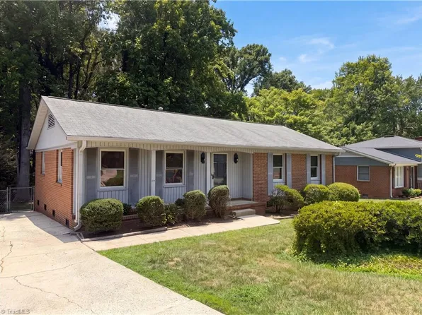 4105 Chateau Dr, Greensboro, NC 27407