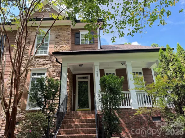 1063 Hunters Run Dr, Tega Cay, SC 29708