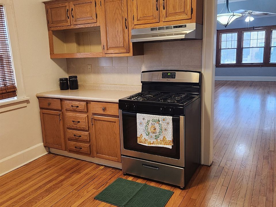 1st image of 922 17th St #1