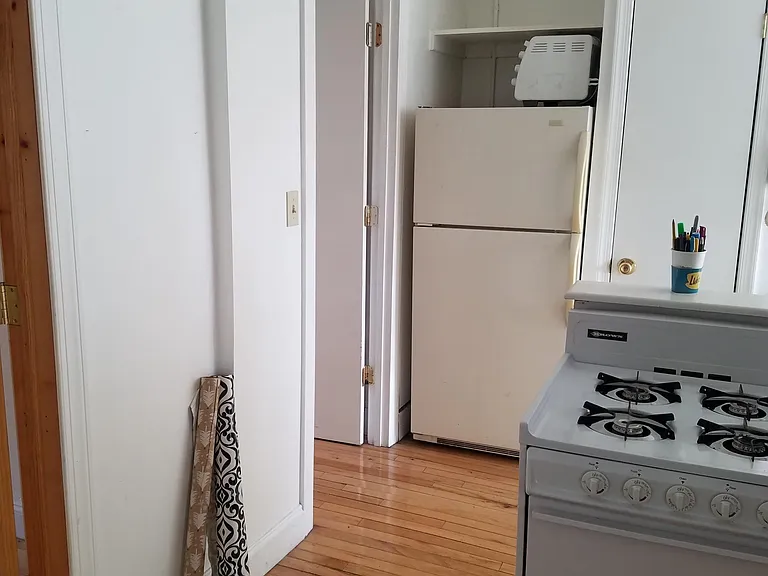 1930 Bainbridge St #3 — Photo 4