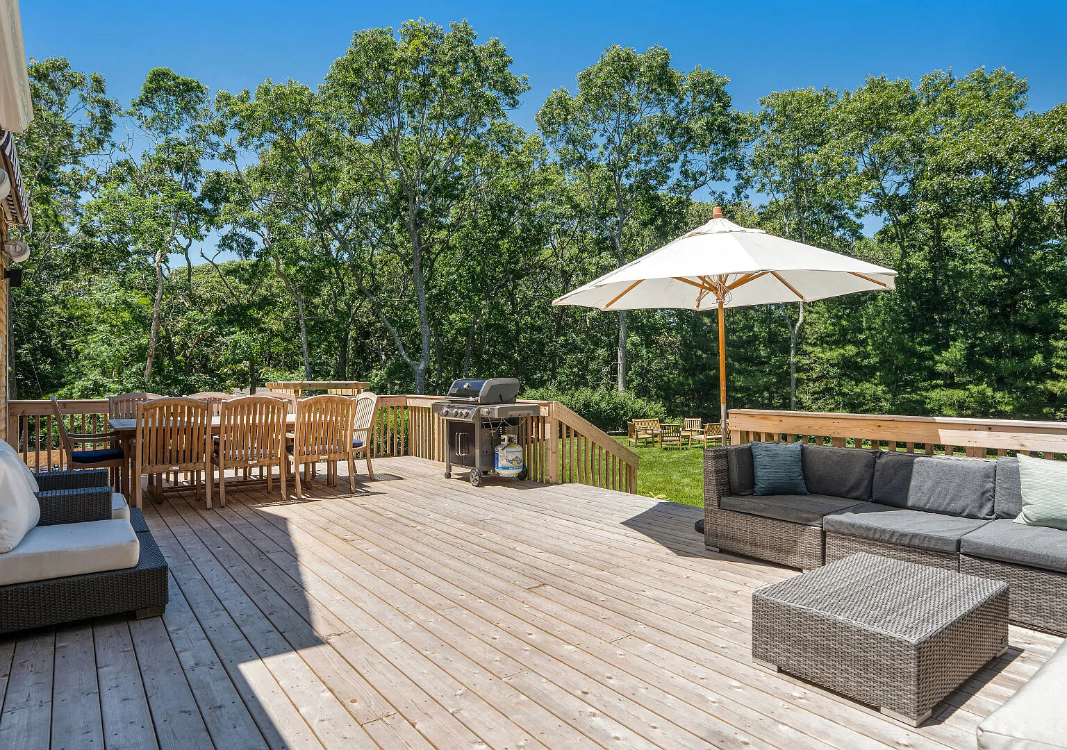 Completely Renovated Modern Retreat with Brand New Pool — Photo 3