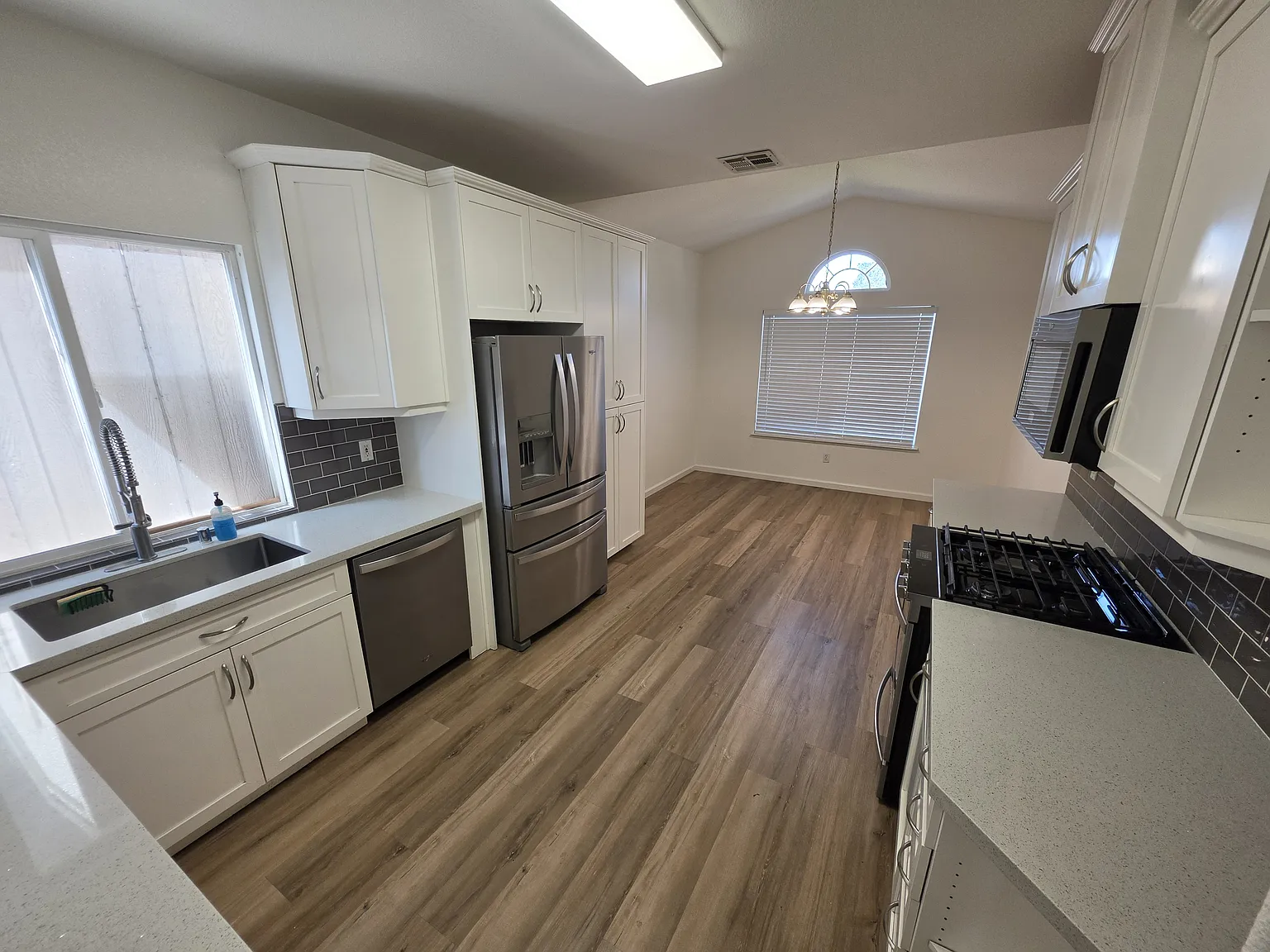 4 bed, 1860 sqft, $2,600 — Photo 4