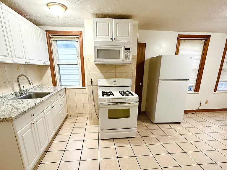 99 Essex St #3 — Photo 1