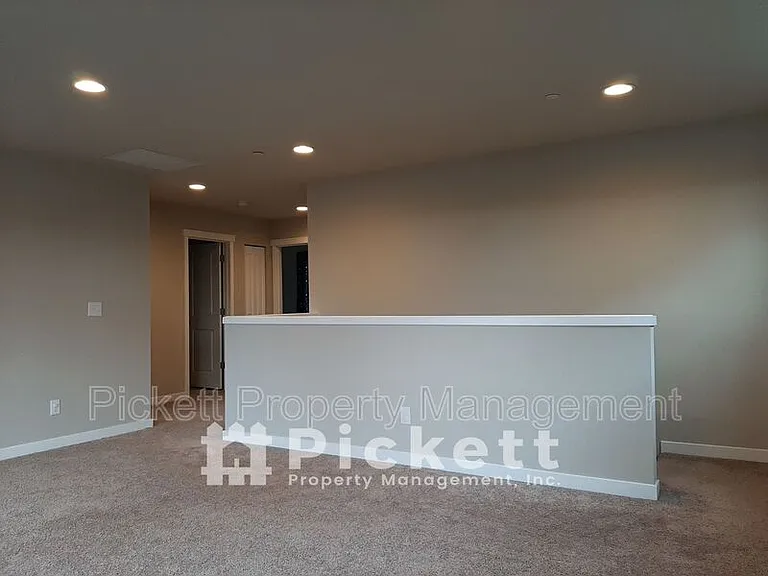 1004 Samara St — Photo 7