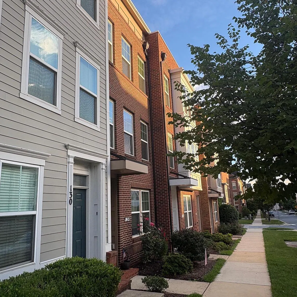 3 bed, 4.5 bath, 1552 sqft, $3,700 — Photo 1