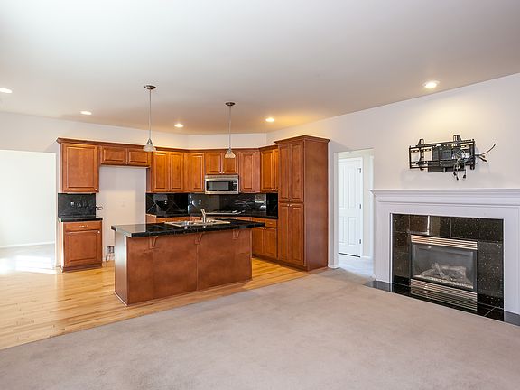 4th image of 28527 69th Dr NW
