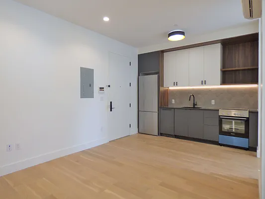 Rented by JW Real Estate Services LLC | media 39