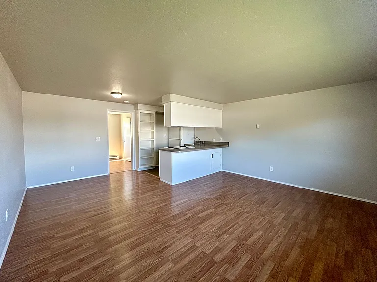 1422 Chestnut St. - 8 Unit — Photo 4