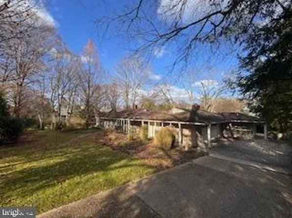 4911 Essex Ave, Chevy Chase, MD 20815