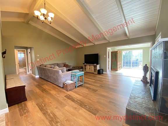 5th image of 220 Estates Dr