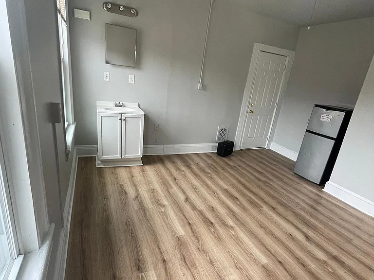 269 Laurel Ave #8 — Photo 2