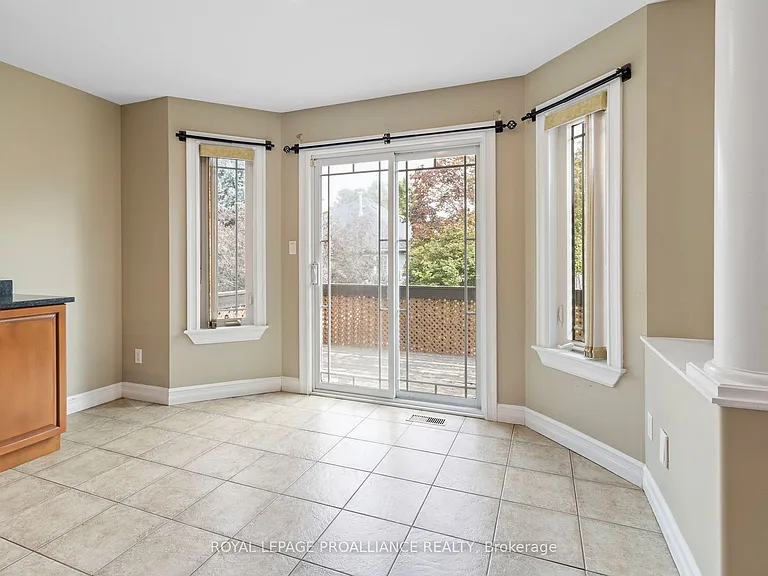 1009 Crestwood Dr — Photo 13