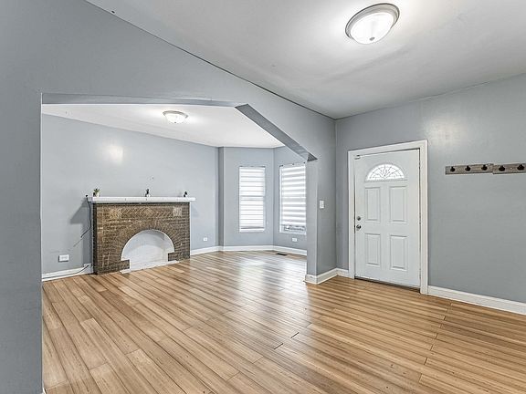 3rd image of 705 N Ridgeway Ave