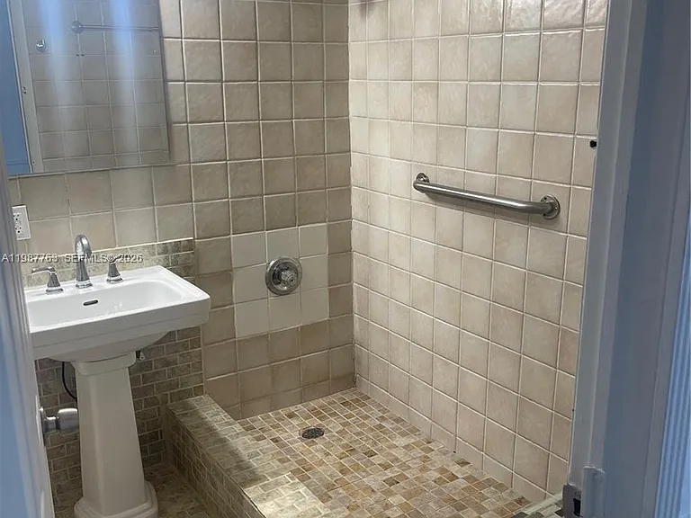 20700 SW 122nd Ave — Photo 3