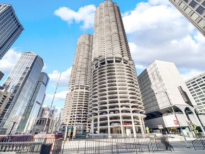 300 N State St APT 2724, Chicago, IL, 60654