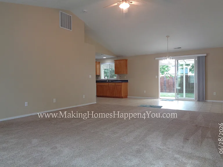 260 SW Oregon Trail Dr — Photo 6