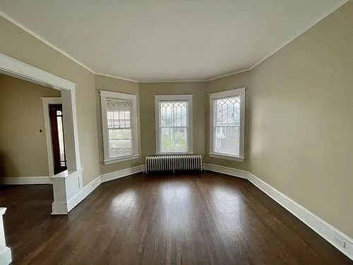 556 Mercer St — Photo 3