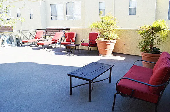 The Oaks Apartments — Photo 31