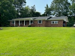 38 Terri Dr, Philadelphia, MS 39350