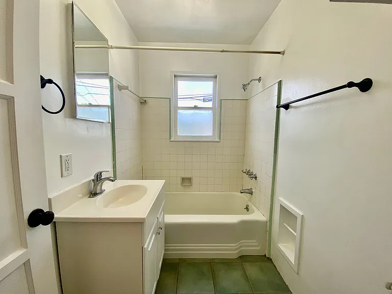 1043 Grant St #A — Photo 10