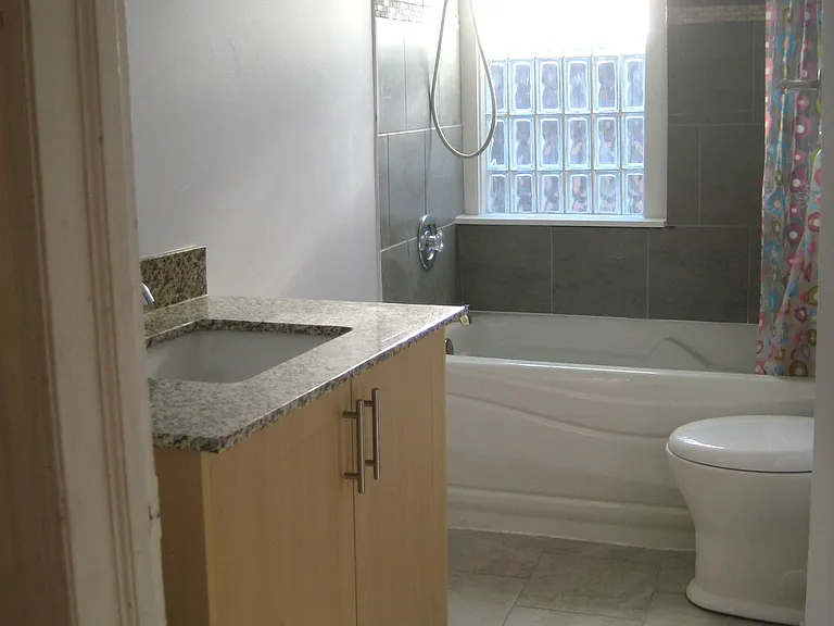 238 Lumsden Ave — Photo 10