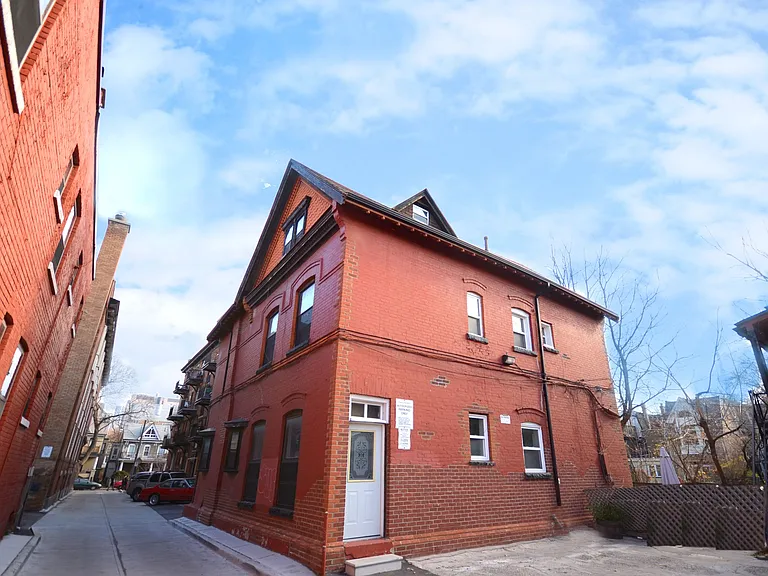 160 Huron St — Photo 7