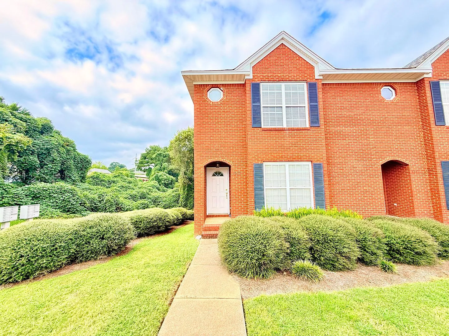 Brick Townhome in Meadowbrook! — Photo 1