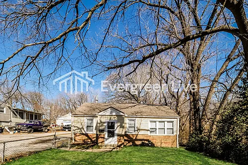 5302 NE 49th St Photo 1
