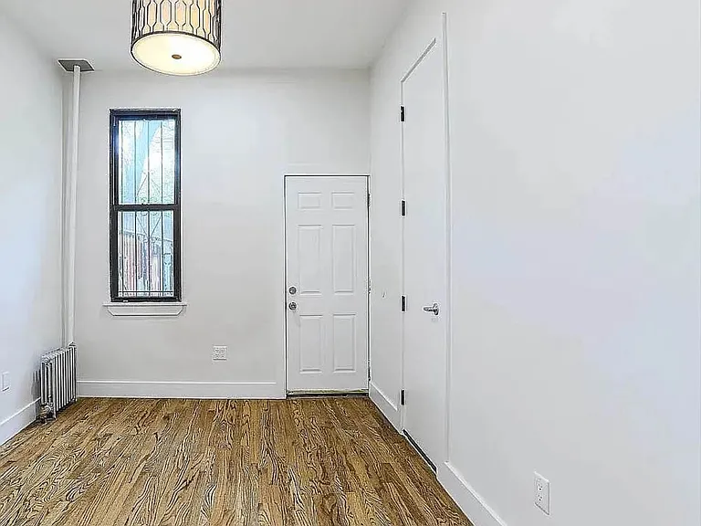 352 Melrose St #1R — Photo 10