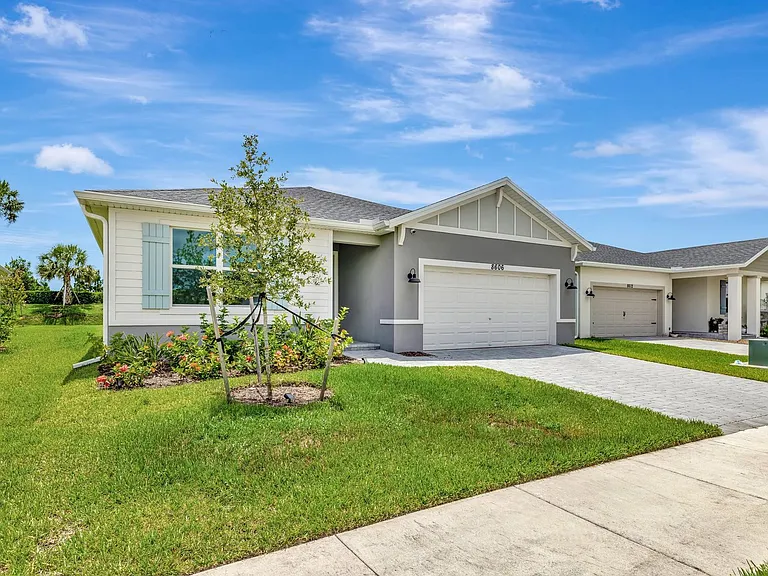 8606 Dahlia Cir — Photo 2
