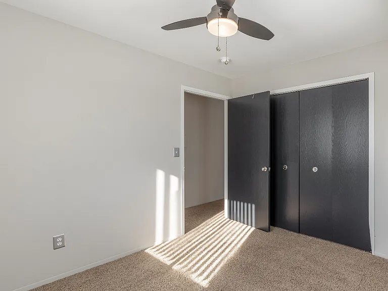 Farmington View Apartments - Farmington Hills, MI — Photo 6