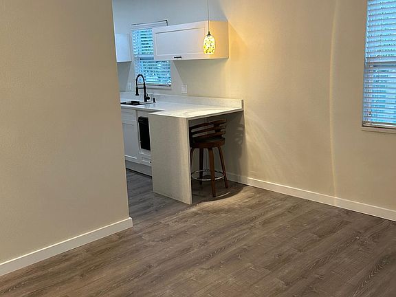 4th image of 608 S Willow Ave APT A