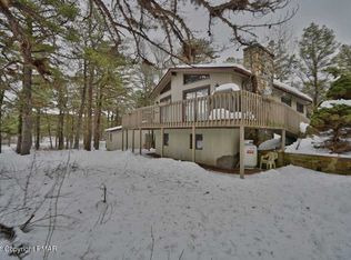 2221 Mohegan Ct, Long Pond, PA