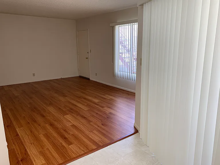 1009 N Hayworth Ave #4 — Photo 4