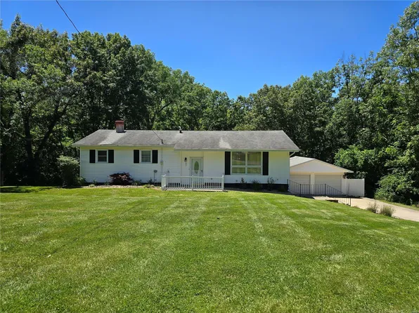 57 Whippoorwill Dr, Hillsboro, IL 62049