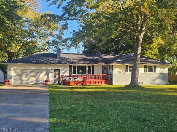 901 Columbia Dr, Amherst, OH 44001