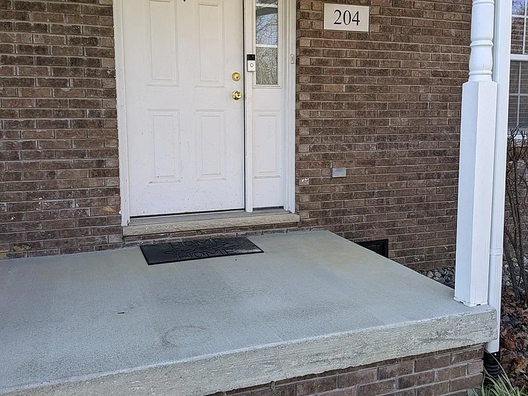 1250 W Adams Hill Cir #204 — Photo 2