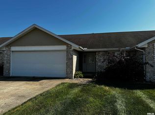 303 Scotch Pine Dr, Macomb, IL 61455