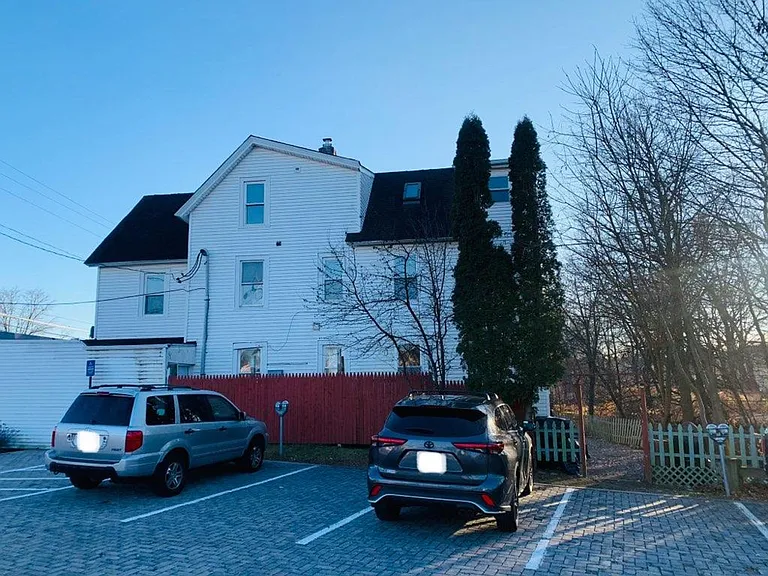 555 Main St — Photo 1