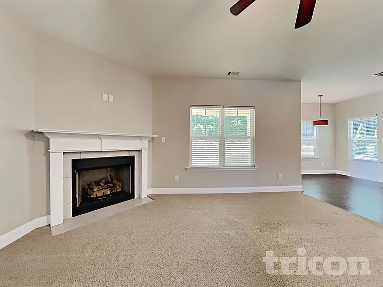 115 Orchard Ln — Photo 2