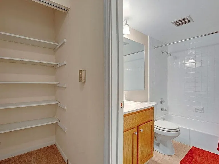 Blackhawk Apartment Homes — Photo 12